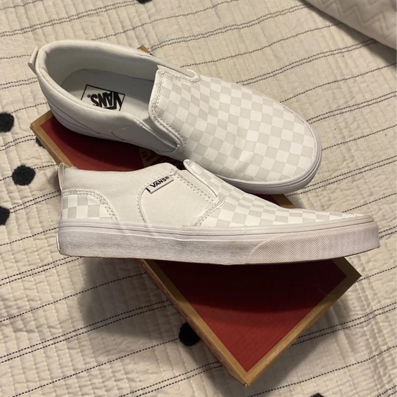 White slip on vans - Picture 2 of 7